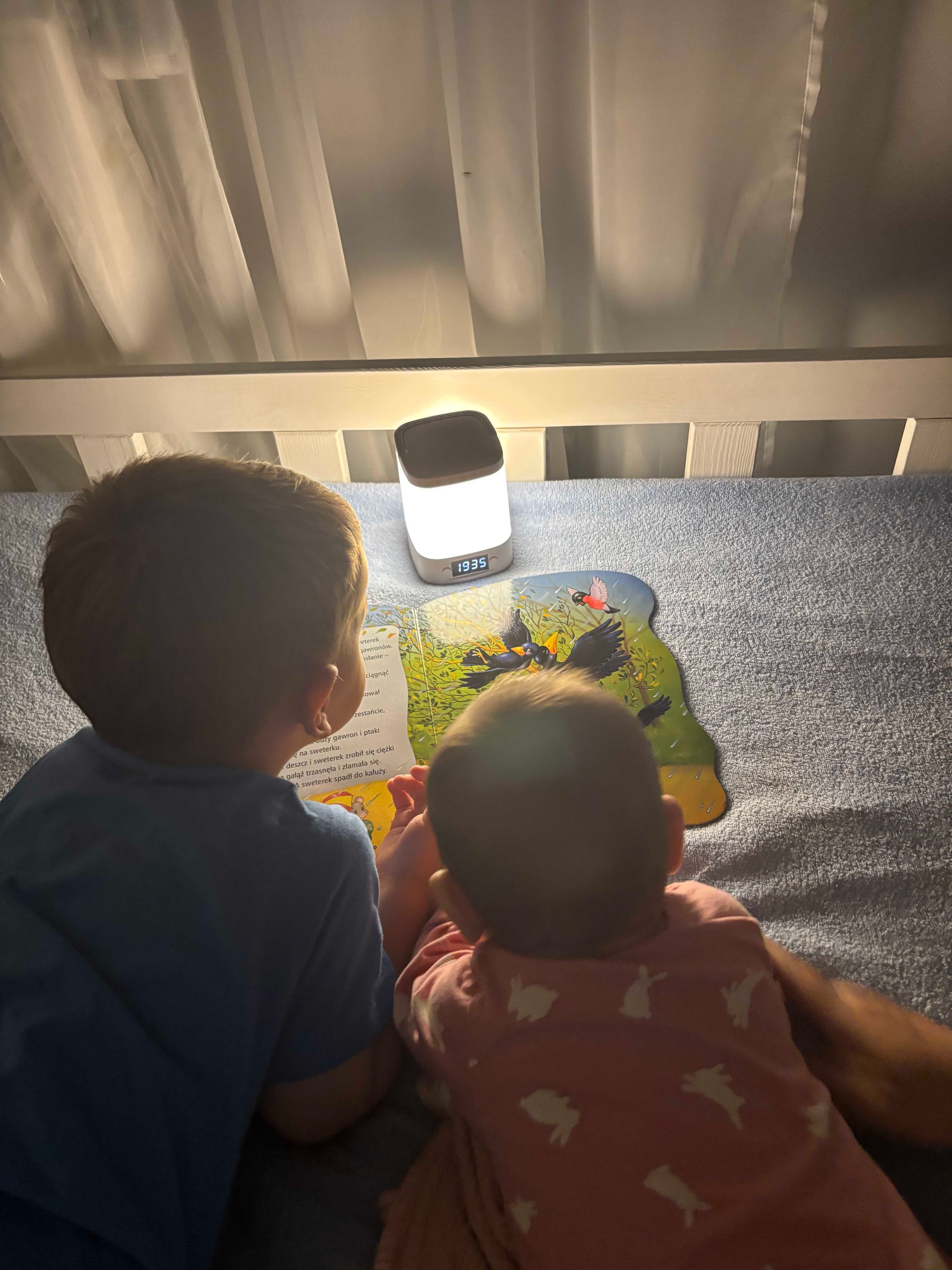 🌙 Przenośna Lampka Nocna LED z Zegarem i Pilotem – komfort światła w nowoczesnej formie!