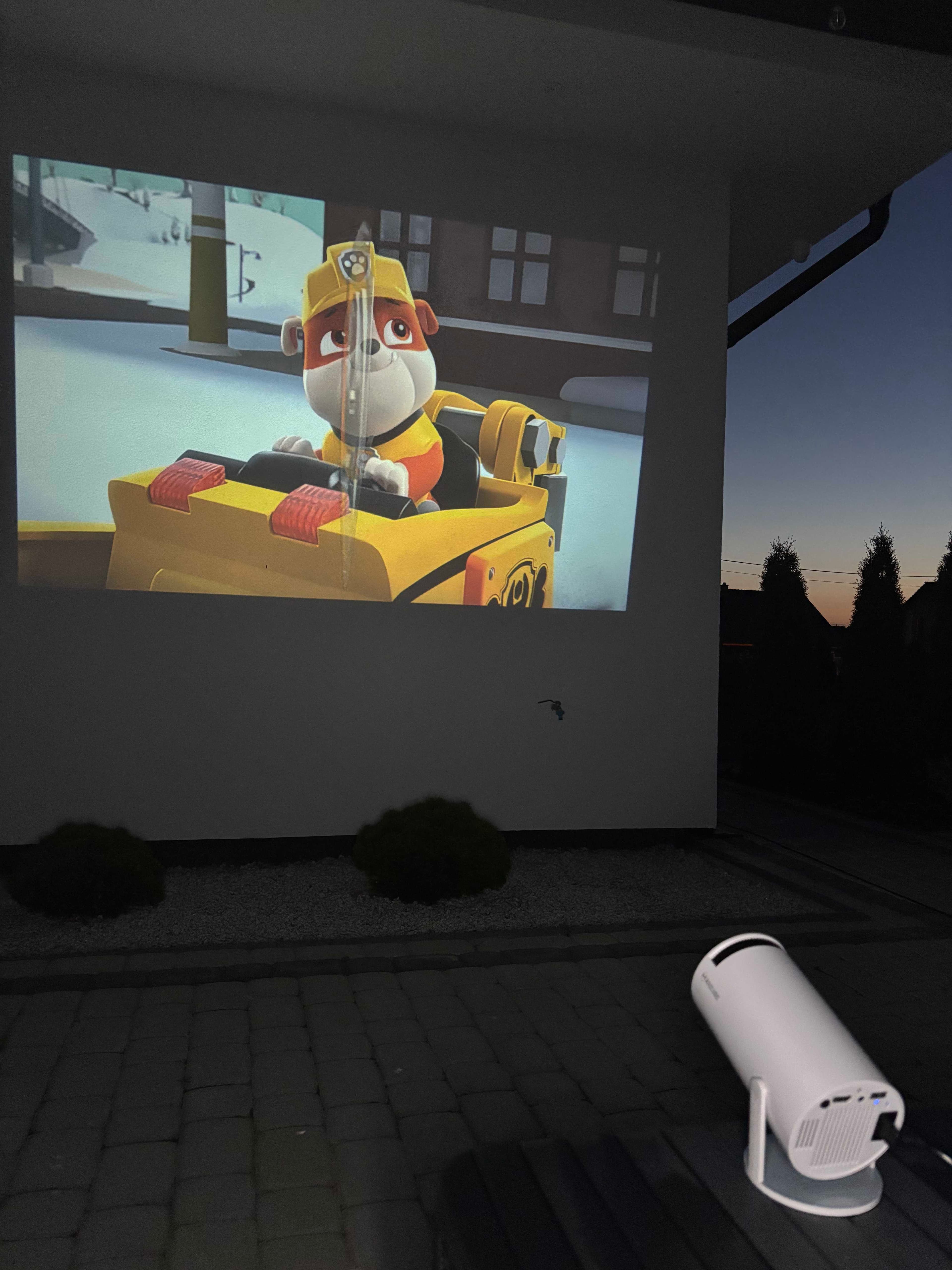 PROJEKTOR 4K Magcubic HY300 Pro - KINO DOMOWE z Androidem 11 🎥