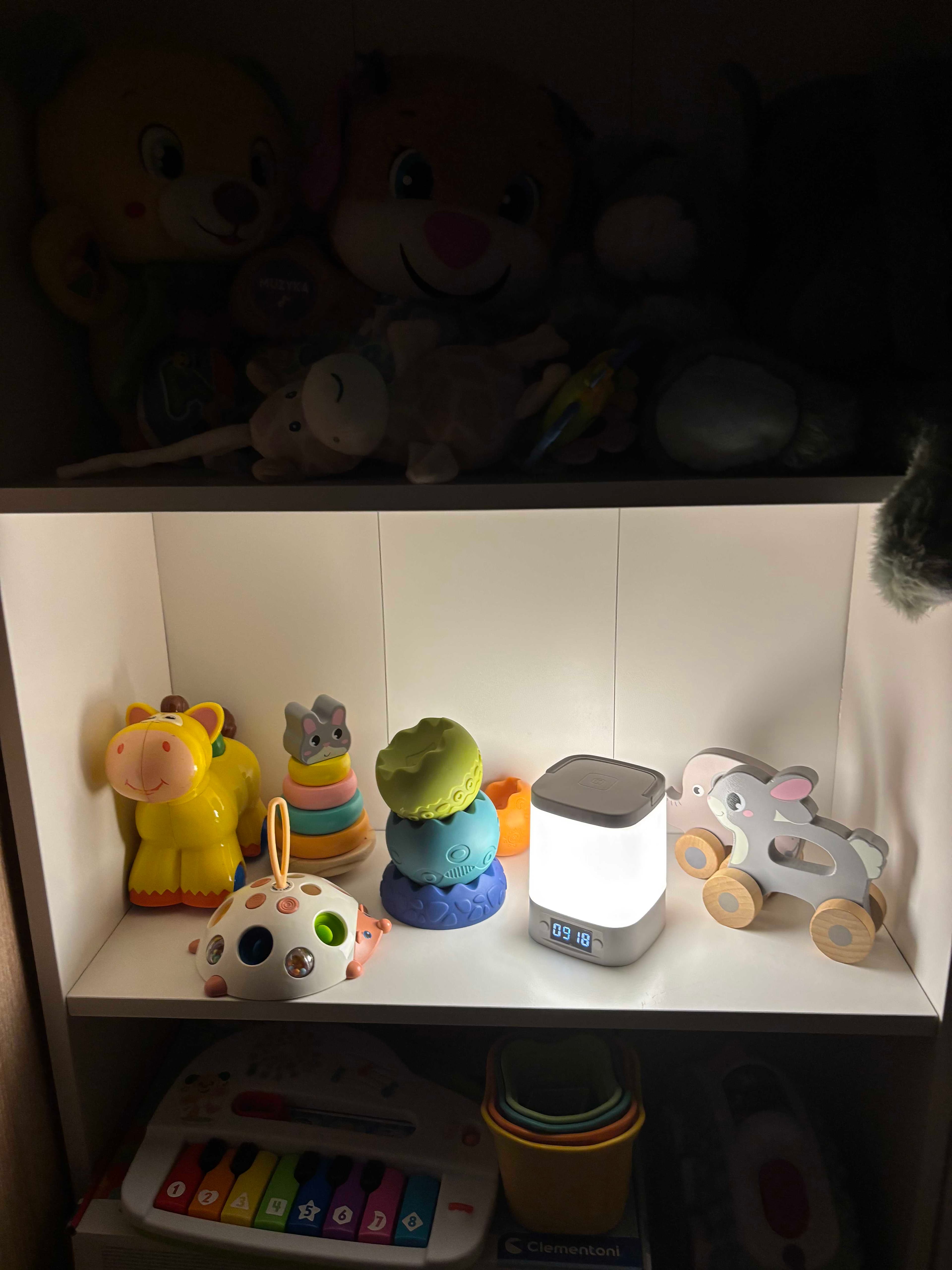 🌙 Przenośna Lampka Nocna LED z Zegarem i Pilotem – komfort światła w nowoczesnej formie!