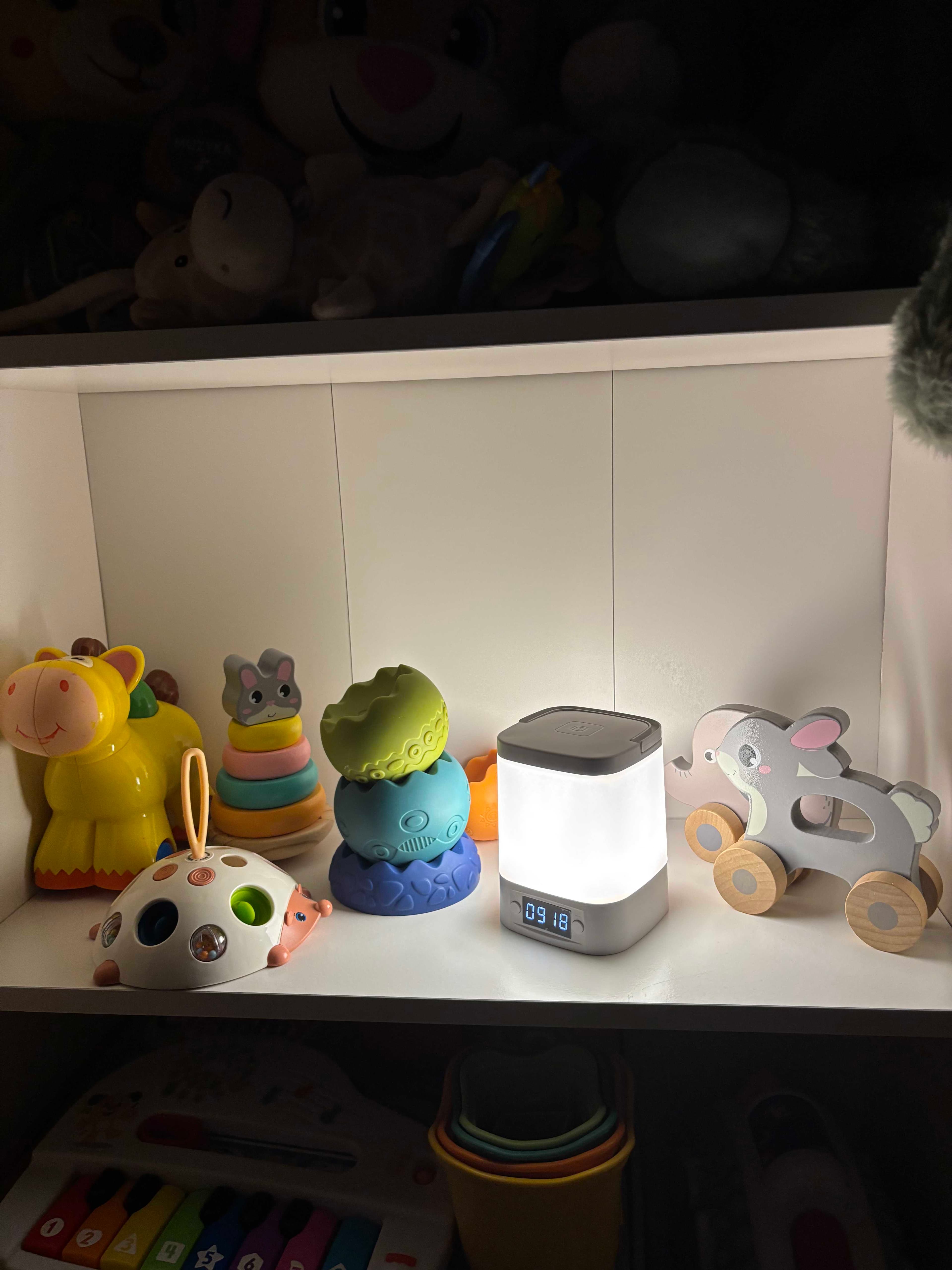 🌙 Przenośna Lampka Nocna LED z Zegarem i Pilotem – komfort światła w nowoczesnej formie!