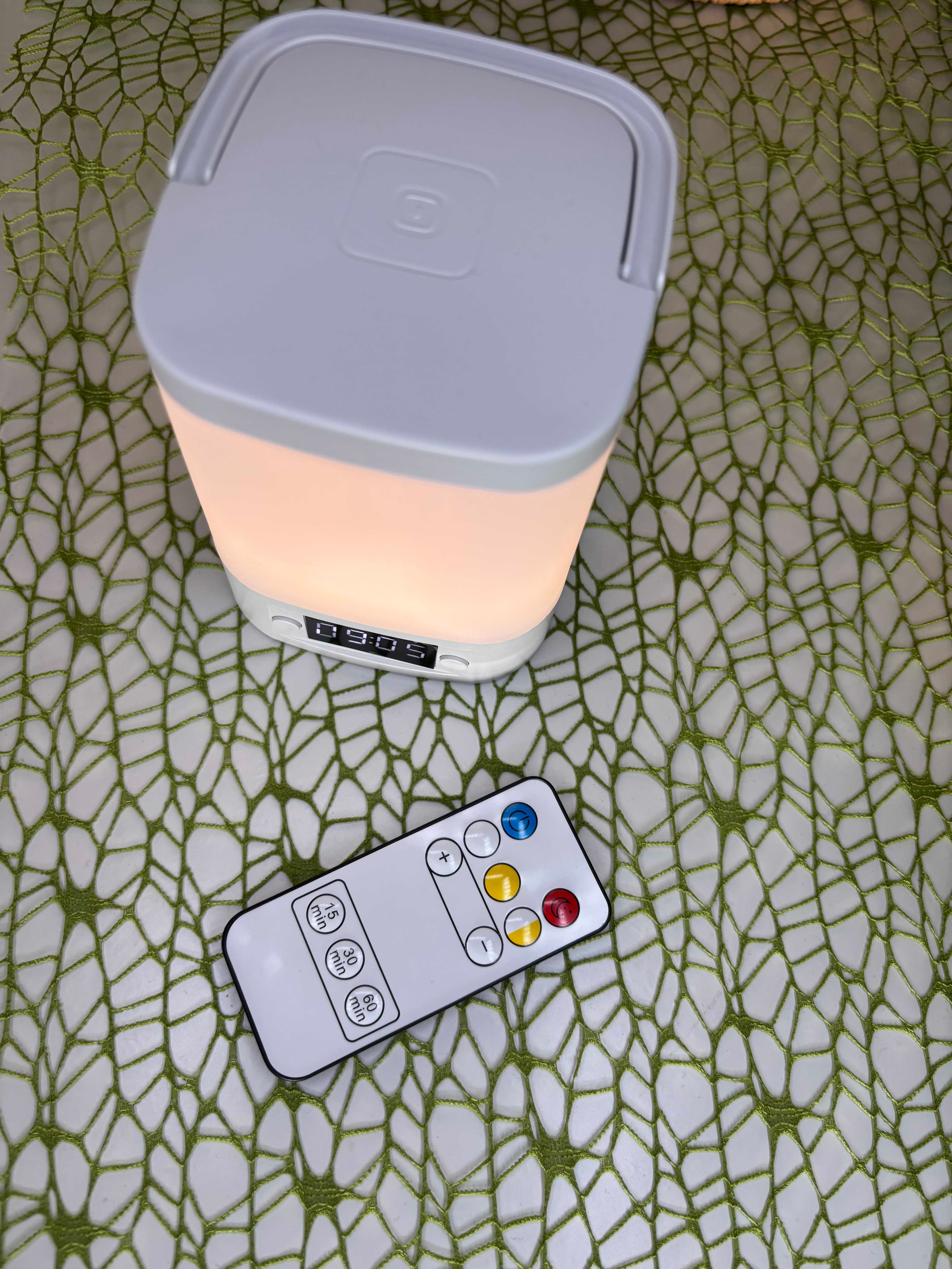 🌙 Przenośna Lampka Nocna LED z Zegarem i Pilotem – komfort światła w nowoczesnej formie!